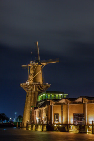 オランダのスキーダム市にあるノレット蒸溜所の風車